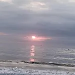 Apartamento 2 Quartos, 1 Quadra Da Praia, Ar Condicionado