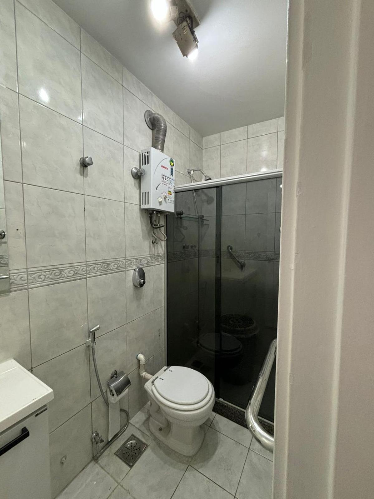 Apartamento 2 Quartos, 1 Quadra Da Praia, Ar Condicionado *
